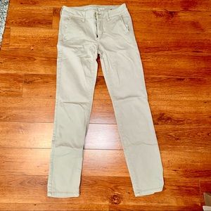 AEO women’s khaki pants